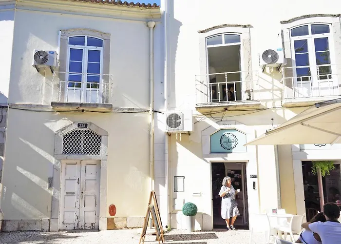 Casa St Yves - Sunny Flat In On Av Luisa Todi Setúbal