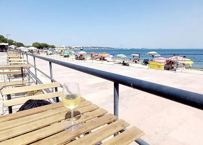Casa St Yves - Sunny Flat In On Av Luisa Todi Setúbal