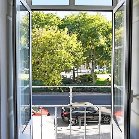 Casa St Yves - Sunny Flat In On Av Luisa Todi Apartment Setubal
