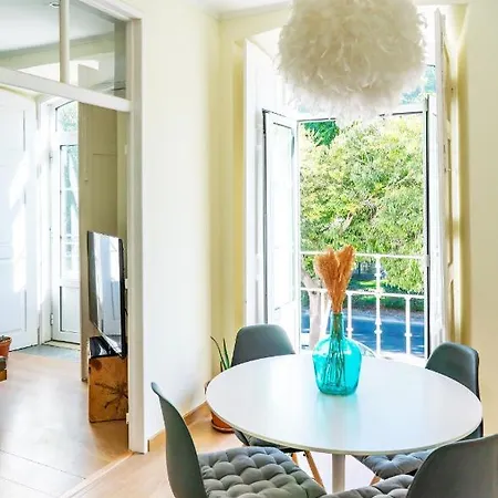 Casa St Yves - Sunny Flat In On Av Luisa Todi * Setubal