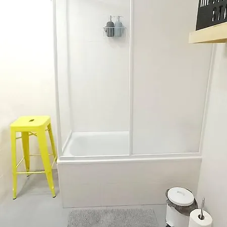 Apartment Casa St Yves - Sunny Flat In On Av Luisa Todi *