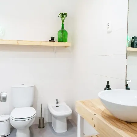 Apartment Casa St Yves - Sunny Flat In On Av Luisa Todi