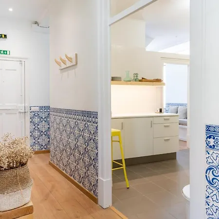 Casa St Yves - Sunny Flat In On Av Luisa Todi Apartment Setubal