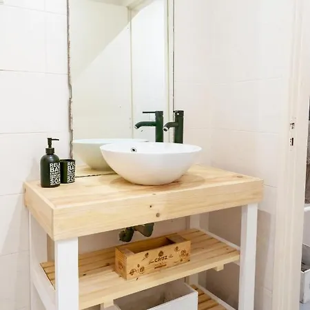 Casa St Yves - Sunny Flat In On Av Luisa Todi * Setubal
