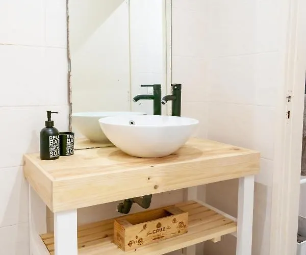 Casa St Yves - Sunny Flat In On Av Luisa Todi * Setúbal